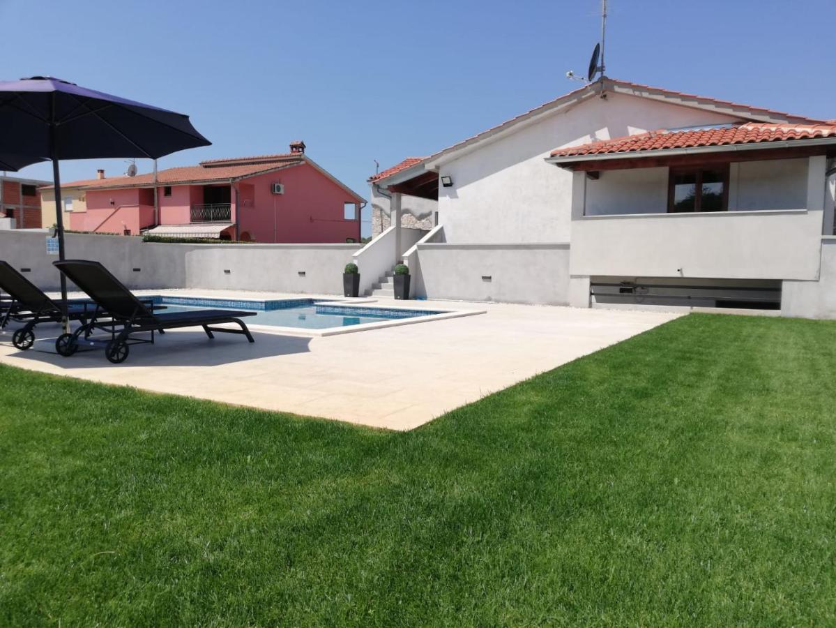 Holiday Home Victoria Porec Exterior photo